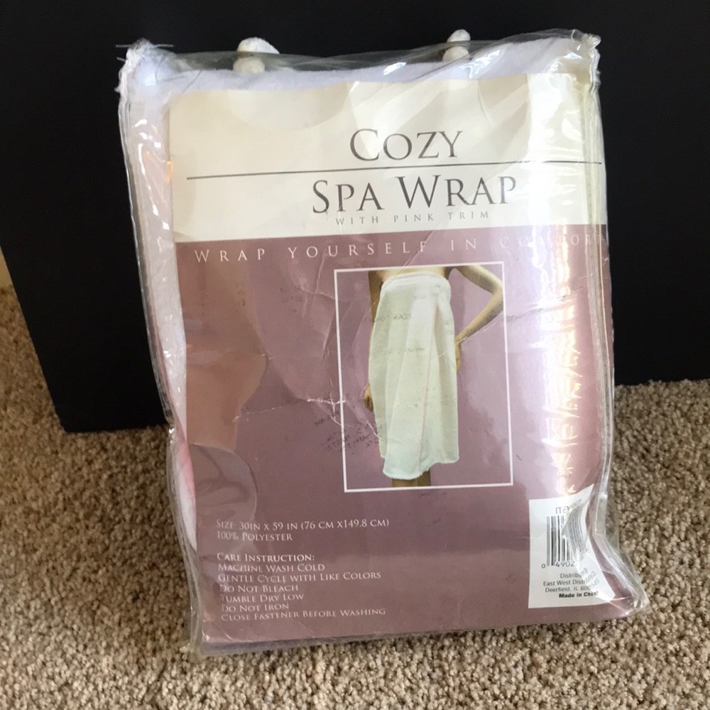 NWT cozy spa wrap